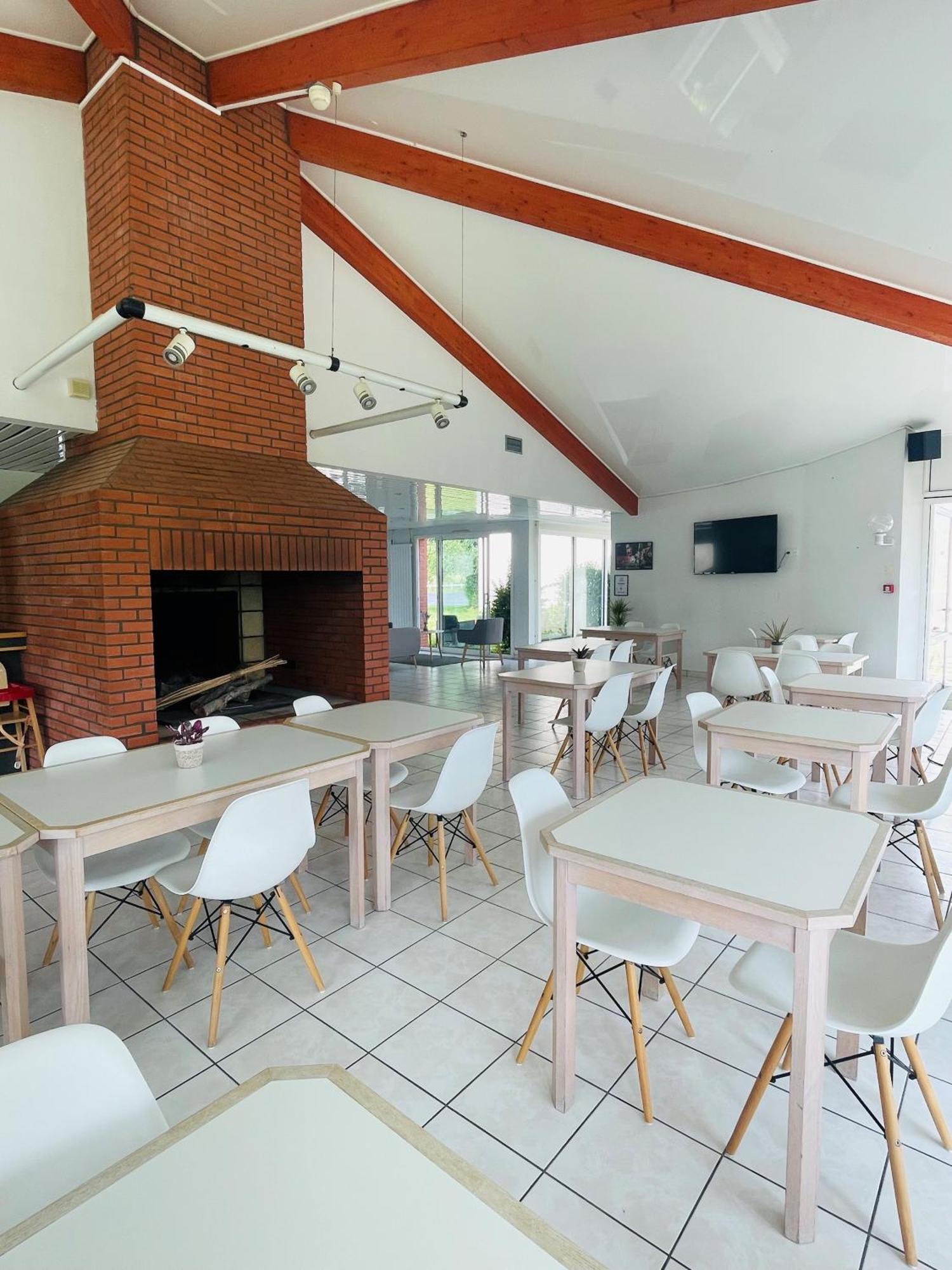 Hotel La Petite Auberge 查姆布里陶德 外观 照片